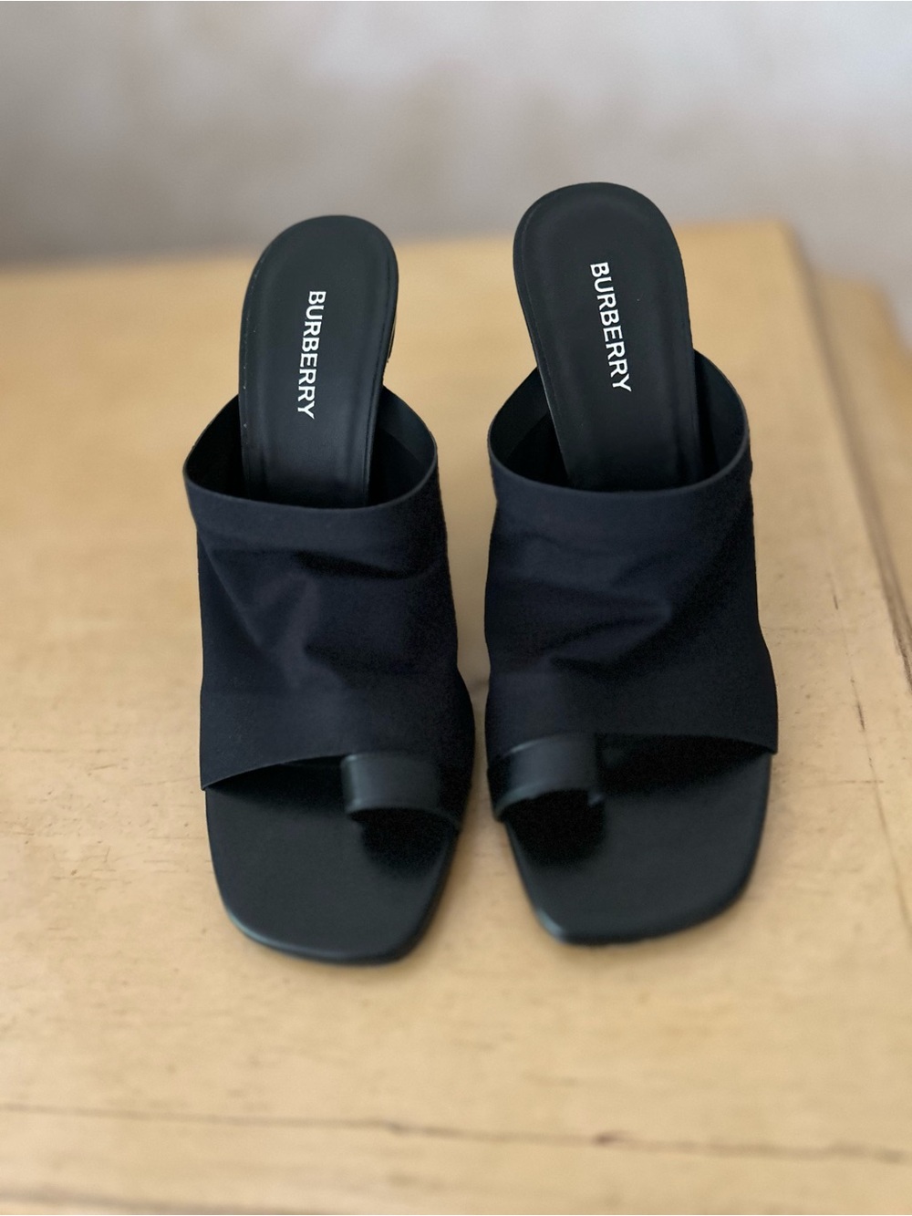 Burberry womens Tallia stretch toe-ring mule slide sandal in size 40